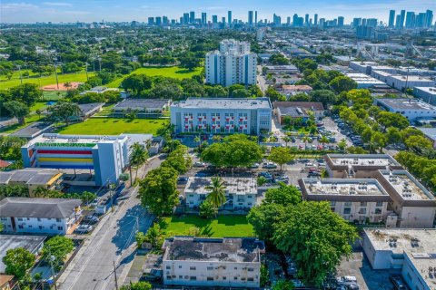 Propiedad comercial en venta en Miami, Florida № 1376054 - foto 21