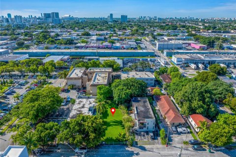 Propiedad comercial en venta en Miami, Florida № 1376054 - foto 16