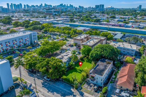 Propiedad comercial en venta en Miami, Florida № 1376054 - foto 18