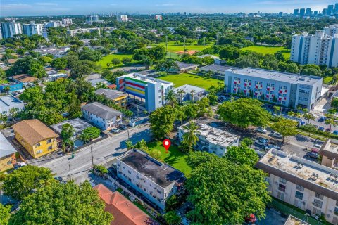 Propiedad comercial en venta en Miami, Florida № 1376054 - foto 11