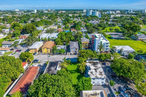 Propiedad comercial en venta en Miami, Florida № 1376054 - foto 13