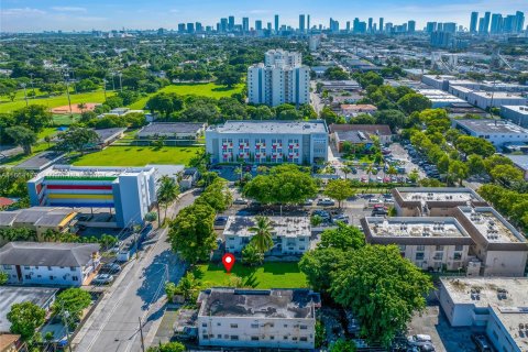 Propiedad comercial en venta en Miami, Florida № 1376054 - foto 20