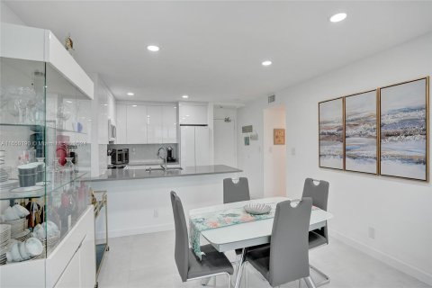 Condominio en venta en South Palm Beach, Florida, 2 dormitorios № 1332522 - foto 11