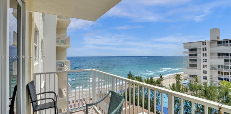 Condo in South Palm Beach, Florida, 2 bedrooms  № 1332522