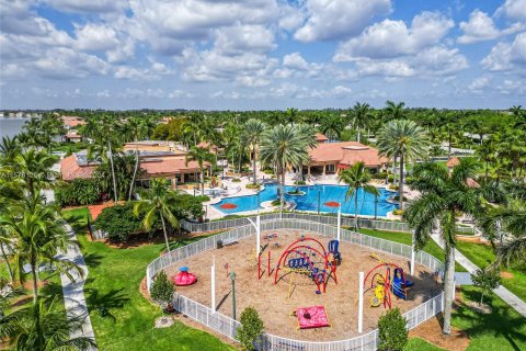 Villa ou maison à vendre à Miramar, Floride: 5 chambres, 274.15 m2 № 1141882 - photo 8