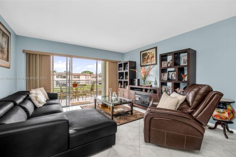 Condominio en venta en Palm Springs, Florida, 2 dormitorios, 89 m2 № 935076 - foto 1