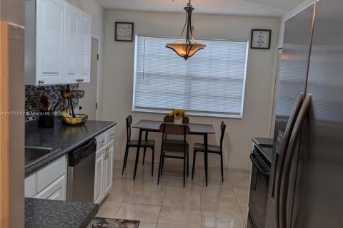 House in Lauderdale Lakes, Florida 2 bedrooms, 134.89 sq.m. № 1153476 - photo 11