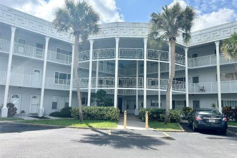 Condominio en venta en Clearwater, Florida, 1 dormitorio, 76.64 m2 № 1385068 - foto 1