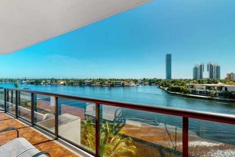 Condo in Aventura, Florida, 3 bedrooms  № 1215544 - photo 1