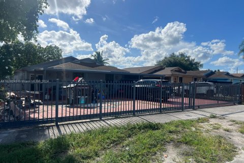 Casa en venta en Miami Gardens, Florida, 4 dormitorios, 136.01 m2 № 1272373 - foto 4