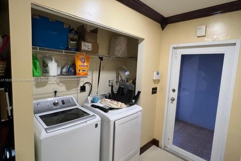 Casa en venta en Miami Gardens, Florida, 4 dormitorios, 136.01 m2 № 1272373 - foto 15