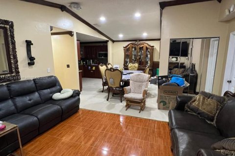 Casa en venta en Miami Gardens, Florida, 4 dormitorios, 136.01 m2 № 1272373 - foto 12