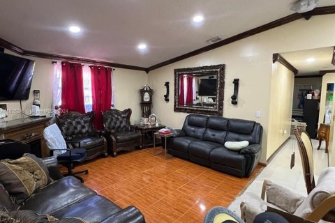 Casa en venta en Miami Gardens, Florida, 4 dormitorios, 136.01 m2 № 1272373 - foto 13