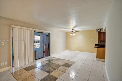 Condominio en venta en Tamarac, Florida, 3 dormitorios, 173.26 m2 № 1290898 - foto 9