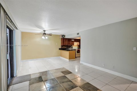 Condominio en venta en Tamarac, Florida, 3 dormitorios, 173.26 m2 № 1290898 - foto 7