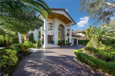 House in Miami Lakes, Florida 4 bedrooms, 368.54 sq.m. № 1079914 - photo 3