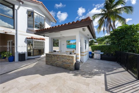 Casa en venta en Miami Lakes, Florida, 4 dormitorios, 368.54 m2 № 1079914 - foto 13