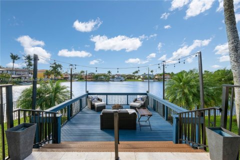 Villa ou maison à vendre à Miami Lakes, Floride: 4 chambres, 368.54 m2 № 1079914 - photo 5