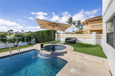 Villa ou maison à vendre à Miami Lakes, Floride: 4 chambres, 368.54 m2 № 1079914 - photo 8